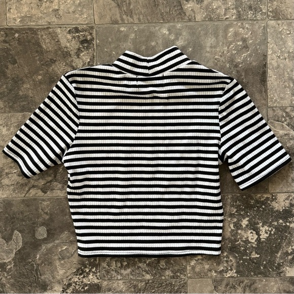 Mink Pink Black and White Stripe Mock Turtleneck Short Sleeve Size XS - Picture 4 of 4